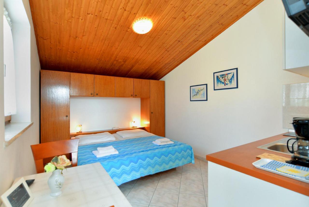 Apartments Creska 629 ราบัซ ภายนอก รูปภาพ
